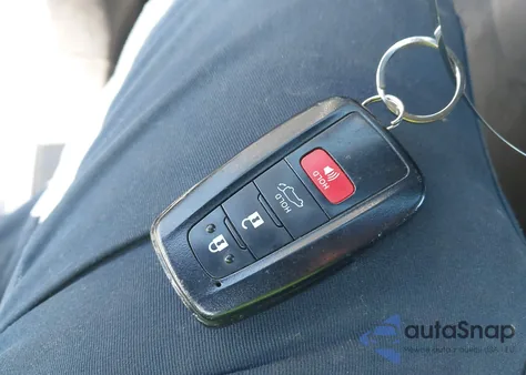 2022 Toyota Highlander Xle z USA, uszkodzony, nr VIN 5TDGZRAH6NS106731